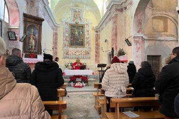 A Cheggino, in una giornata gelida, è stato festeggiato il patrono con la Santa Messa, l'incanto dell'offerta, la merenda, il tutto riscaldato dallo scoppiettare del fuoco dei foconi appositamente accesi.