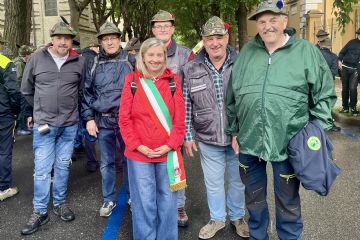 10-05-2026 noi presenti con il gruppo di Armeno.<br>Un'attesa di ben 25 anni che rende l'appuntamento ancora più sentito.<br>La prima Adunata si tenne nel 1920 sul Monte Ortigara, e da allora è stata sospesa solo durante la Seconda Guerra Mondiale e a causa della pandemia (2020-2021).