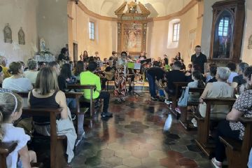 Venerdì 29 maggio 2026, in Bagnalera, i ragazzi della secondaria iscritti al corso musicale con quelli di San Maurizio d'Opaglio hanno formato una vera e propria orchestra e guidati dai loro esperti maestri si sono esibiti in maniera esemplare. Complimenti a tutti.