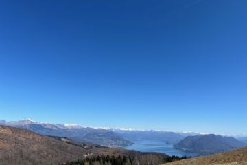 Domenica 6 aprile 2025, in una favolosa giornata di sole, un gruppo di persone ha assaporato la bellezza delle Tre Montagnette con pranzo al sacco e musica in quota.