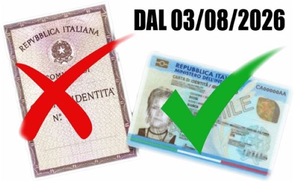 A sinistra, raffigurazione della carta d'identità cartacea con una croce rossa sopra; a destra, raffigurazione della carta d'identità elettronica con un flag verde sopra; in alto a destra, testo "dal 03/08/2026".