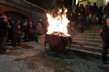 Sovazza: auguri con il falò