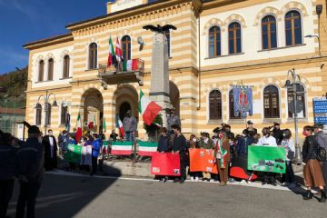 presenza delle Associazioni combattentistiche e delle scuole