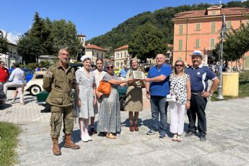 Gli organizzatori con il Sindaco di Omegna