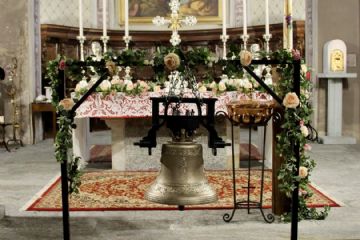 In seguito al restauro del Santuario, l'aggiunta di una terza campana