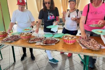 Sabato 31 maggio 2025, un buon gruppo di camminatori ha percorso l'Anello A con un piccolo ampliamento fino a "Pizzasca" per concludere con un nutrito rinfresco della Pro Loco, caratterizzato dai prodotti casalettani.