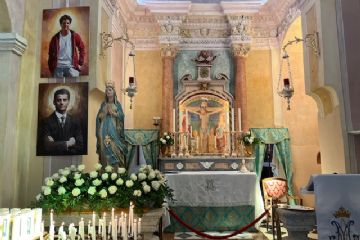 Una settimana di intensa preghiera ed oggi una giornata dedicata alla Madonna di Luciago, con tanti devoti pronti ad invocare il suo aiuto, a recitare la santa supplica  e a cantare l'inno creato per lei . 
