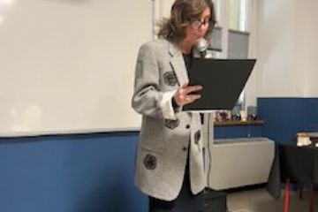 Alla scuola secondaria, oggi 27 gennaio 2026, i complimenti per l'ottimo lavoro svolto dai professori e dai ragazzi su Primo Levi. Molto profondo anche l'intervento del Presidente di ANPI Orta, il Dott. Luca Finazzi.<br>Anche in frazione Sovazza, per non dimenticare, una testimonianza di Liliana Segre.