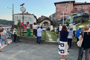 A Sovazza il 15-08-2024 il gruppo Alpini, come tutti gli anni, organizza la fiaccolata verde per le strade del Paese e conclude la serata con la tradizionale bruschetta al Circolo.