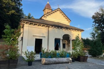 Domenica 1 settembre 2024 benedizione  e posa della Croce sul Santuario di Luciago