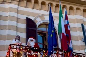 Sabato 14 Dicembre 2024, ad Armeno, nonostante il freddo pungente, bambini ed adulti si sono avvicendati nella visita dei quattro rioni: Capovico, Farfareno, Lavignino, Pasquarolo doverosamente allestiti a festa con molta originalità e tanto impegno.