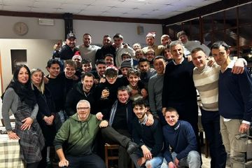 Sabato 21 dicembre 2024, al Berimbao, lo scambio di auguri tra la squadra calcio ARMENO, il direttivo, i sostenitori, il tutto in un clima festoso e carico di entusiasmo.