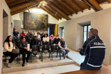 Il 2 aprile 2025 in orario preserale il Sindaco, l'Assessore ai lavori pubblici, il Vigile hanno incontrato gli abitanti del rione Farfareno per discutere di parcheggi e criticità varie.