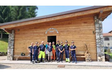 Sabato 14-06-2025, una dozzina di Alpini della Protezione Civile, compresi i nostri armeniesi, si sono prodigati a pulire la Trasenga invasa dalla vegetazione. A tutti il "grazie" dell'Amministrazione.