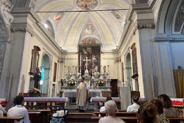 A Coiromonte, il 29-06-2025, in una giornata bollino rosso (32°), si è svolta la festa patronale.