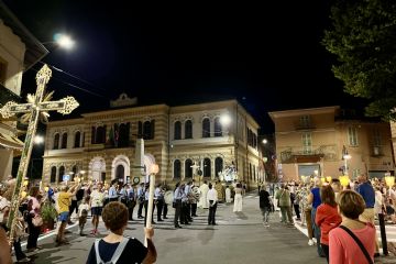Festa patronale ad Armeno vissuta ina cornice estiva, carica di partecipazione e di fede.