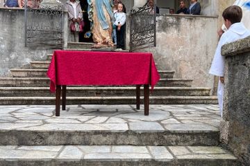 La statua della Madonna di Luciago gira tra le nostre Chiese: ieri a Coiromonte, oggi a Sovazza e la settimana prossima ad Armeno, per ritornare al Santuario di Luciago sabato 31 agosto con la Marcia Mariana.