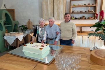 Antonietta Bonomi domenica 28-09-2025 ha festeggiato i 90 anni con amici e conoscenti. Antonietta ha sempre lavorato in ufficio presso l'officina meccanica "Patera" del marito ed ora gestita dal figlio Silvano. Una donna solare, sicura di sè, capace di relazionarsi con tutti ha meritato una festa di compleanno ben organizzata e curata nei dettagli. L'occasione ha permesso di conoscere Renato Patera, fratello di Silvano Patera, autore di due libri per rendere omaggio a coloro che donarono la loro giovinezza per la libertà, per fare memoria dei fatti tragici successi nella nostra zona ...