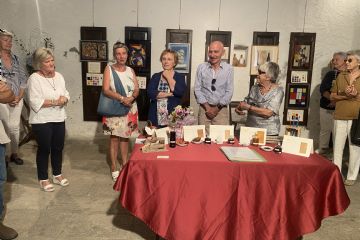 Una mostra originalissima con le opere della Prof. Milvia Bisiacchi, aperta al pubblico per un mese, presso il salotto dell'arte di Gianni ed Angela Badanelli ed inaugurata il 25-07-2026.<br>Capolavori d'arte dai quali traspare non solo abilità tecnica o estetica, ma pazienza, ingegno e passione.